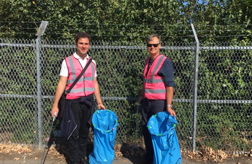 Matthew Offord and Roberto Weeden-Sanz at the Colindale Litter Pick